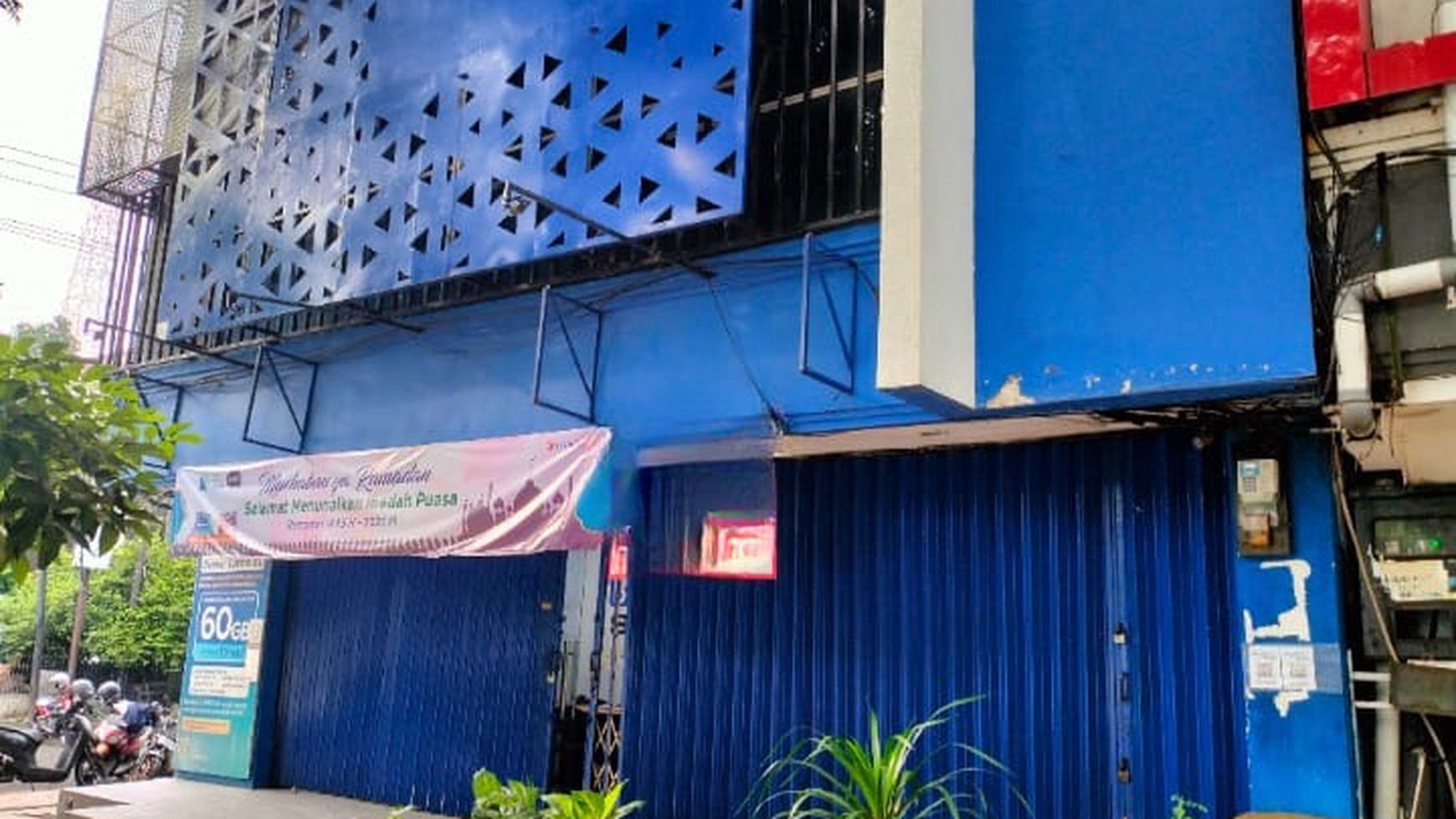 Disewakan 2 ruko gandeng menjadi 1, Jl. Karimunjawa - Surabaya Pusat. (Depan Rumah Sakit Siloam)