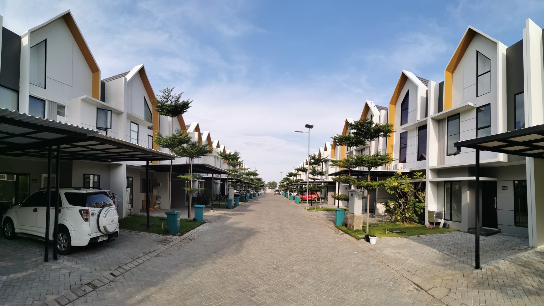 Rumah Baru Semi Furnished Siap Huni SHM Surabaya Timur 