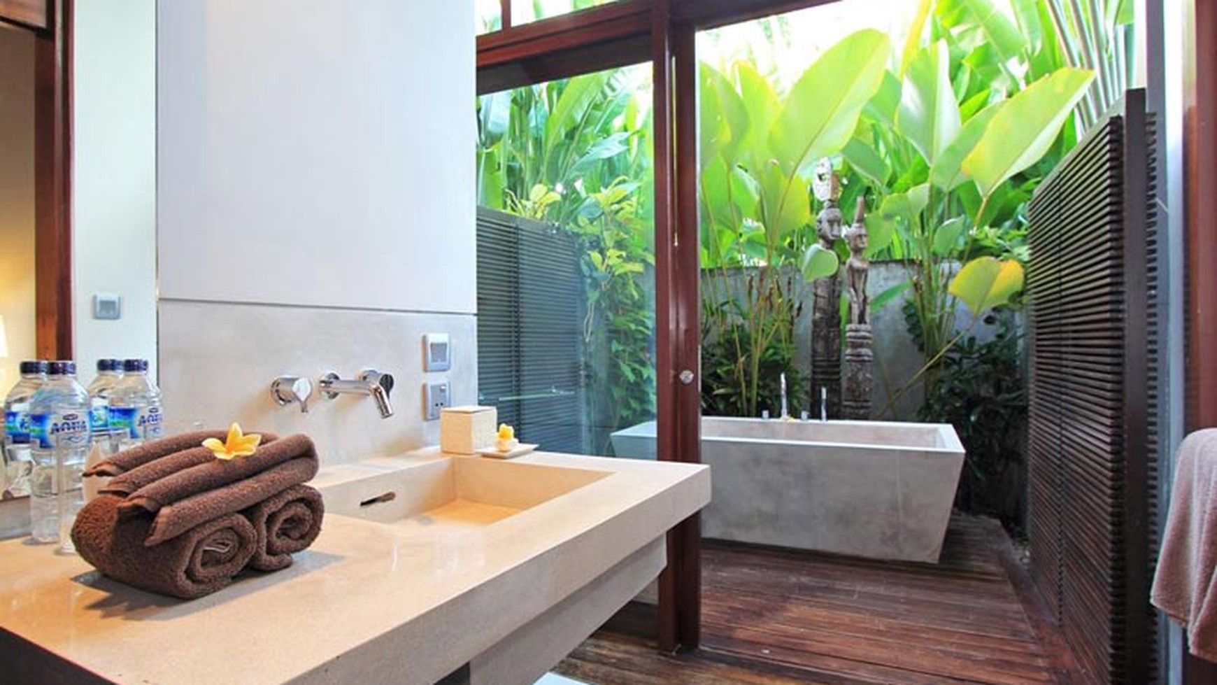 Freehold - Luxury 5 Bedroom Villa in Pantai Nelayan, Canggu