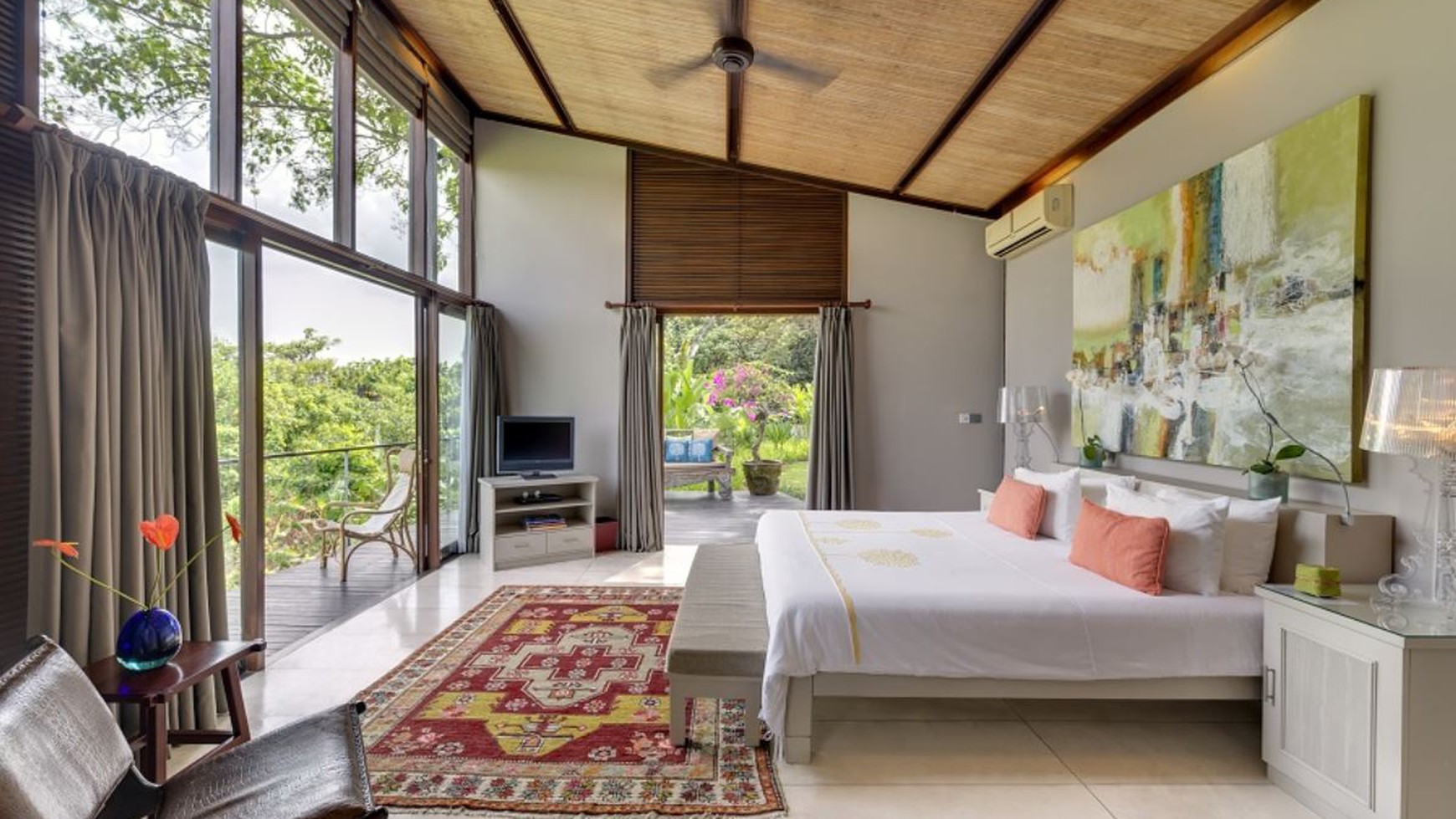 Freehold - Luxury 5 Bedroom Villa in Pantai Nelayan, Canggu