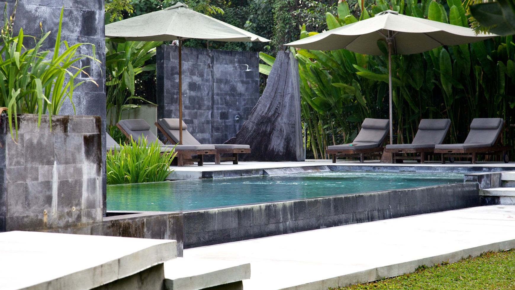 Freehold - Luxury 5 Bedroom Villa in Pantai Nelayan, Canggu