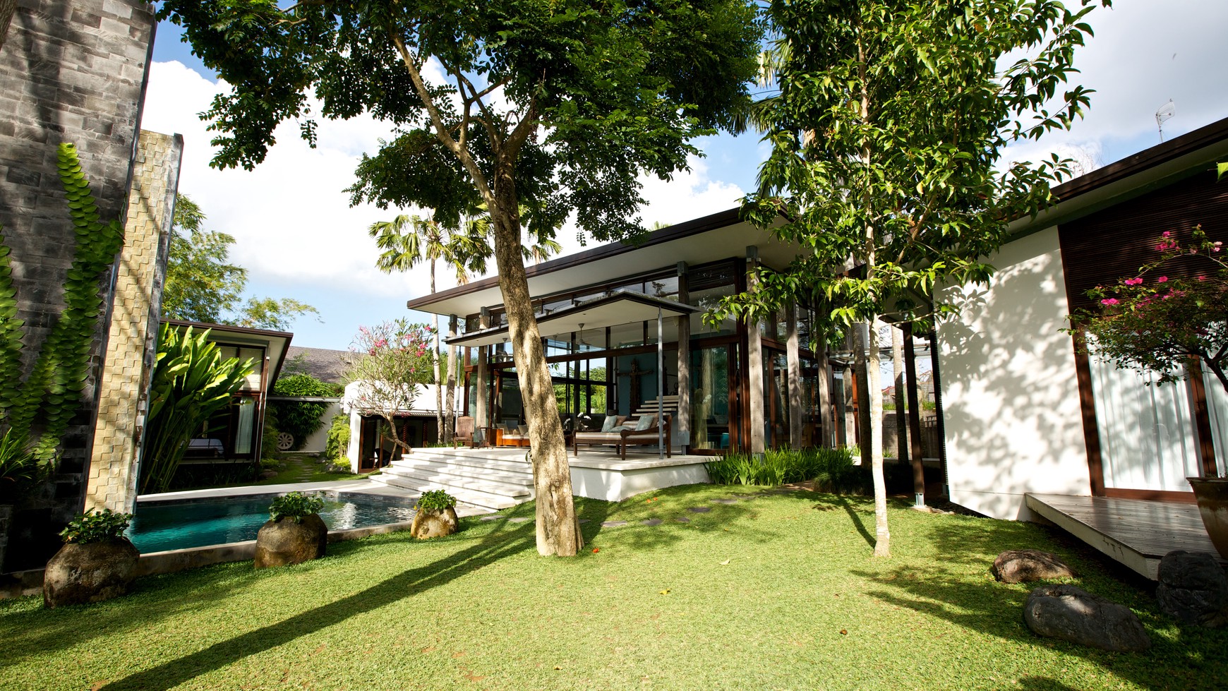 Freehold - Luxury 5 Bedroom Villa in Pantai Nelayan, Canggu