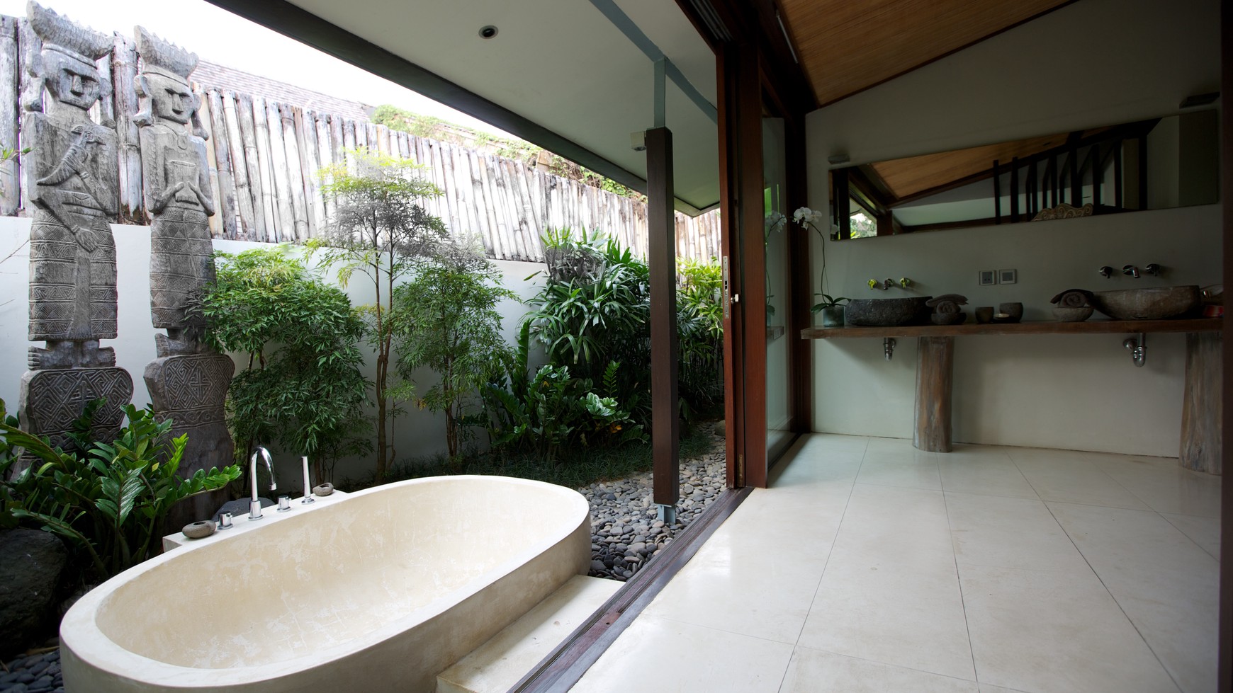 Freehold - Luxury 5 Bedroom Villa in Pantai Nelayan, Canggu