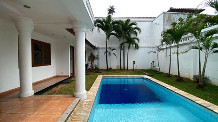 Beautiful House di pejaten barat dalam compound