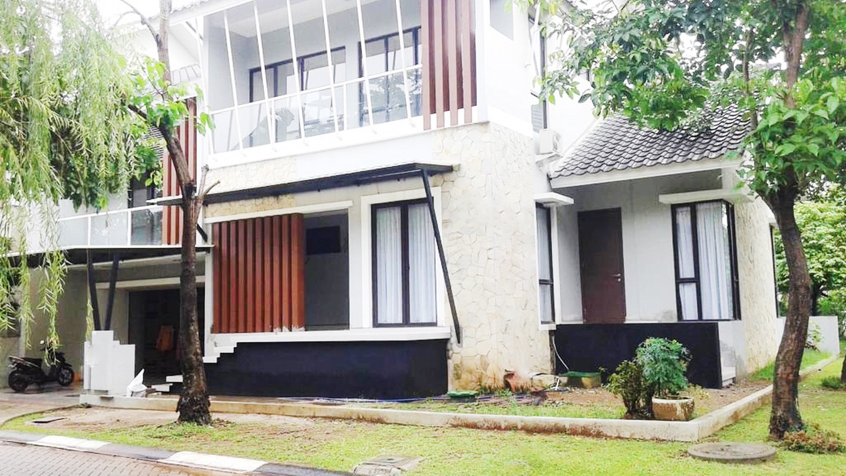 Rumah Hoek di Kebayoran Bintaro Sektor 7