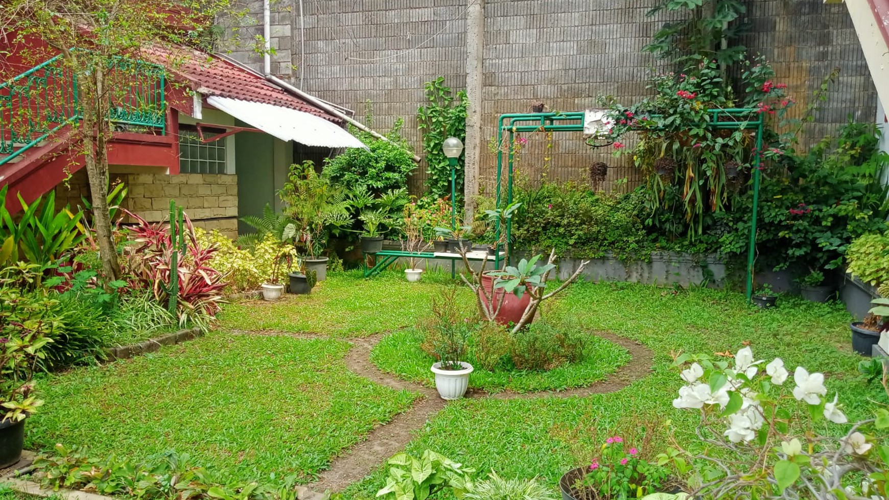 Rumah Asri Siap Huni di Cipaku Bandung Utara