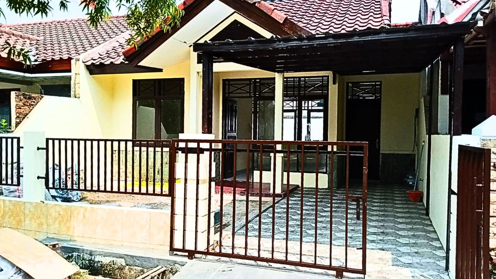 Rumah Modern Minimalis Di Kawasan Elite Tropikana  [Jababeka-Cikarang]