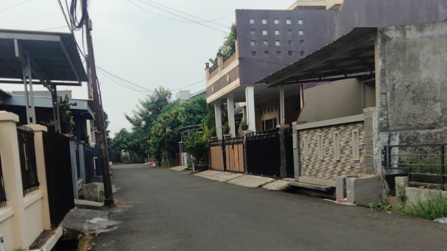 Rumah 2 Lantai Dijual di Perumahan Dukuh Zamrud: Nyaman dan Strategis