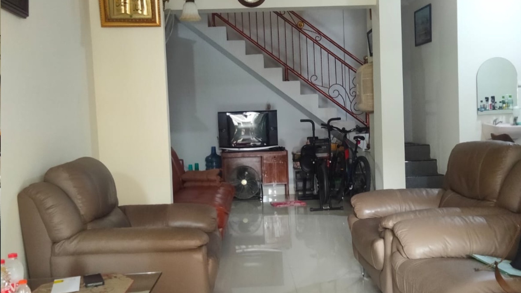 Rumah 2 Lantai Dijual di Perumahan Dukuh Zamrud: Nyaman dan Strategis