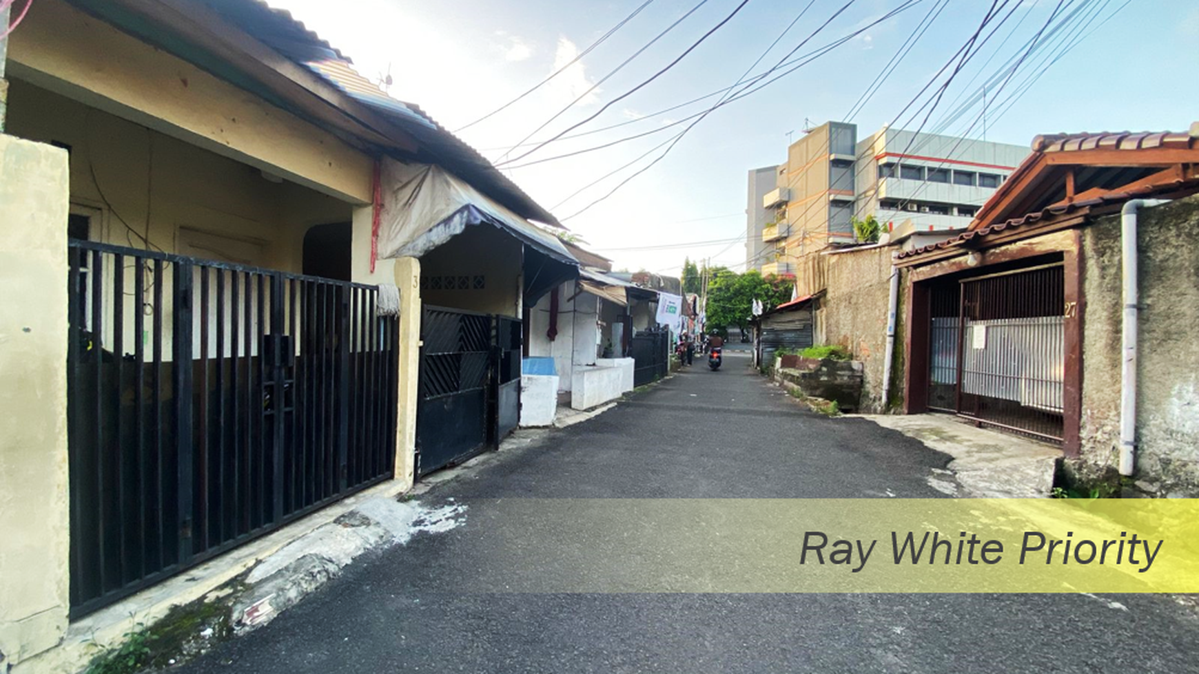 Rumah Hitung Tanah Lokasi Strategis di Bintaro Pesanggrahan, Jakarta Selatan