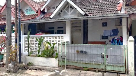 Rumah Lokasi Strategis dalam Perumahan @Jombang