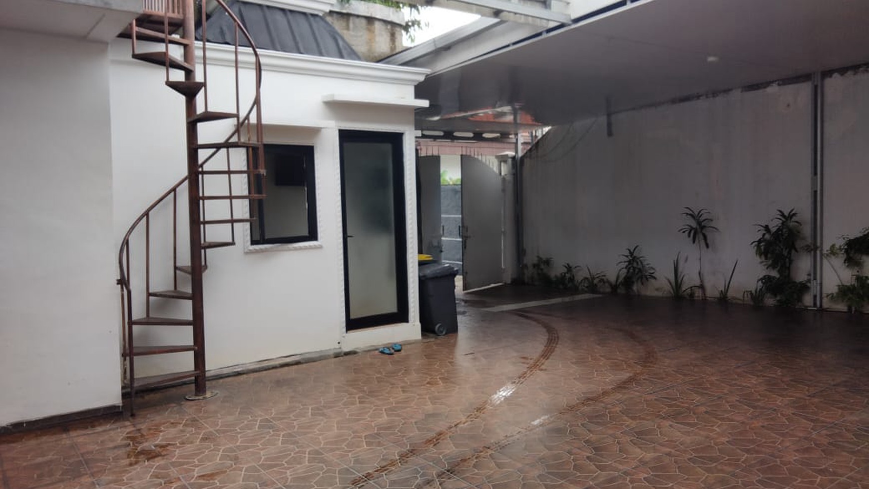 Rumah Murah Hitung Tanah dan Lokasi Strategis @Kemang