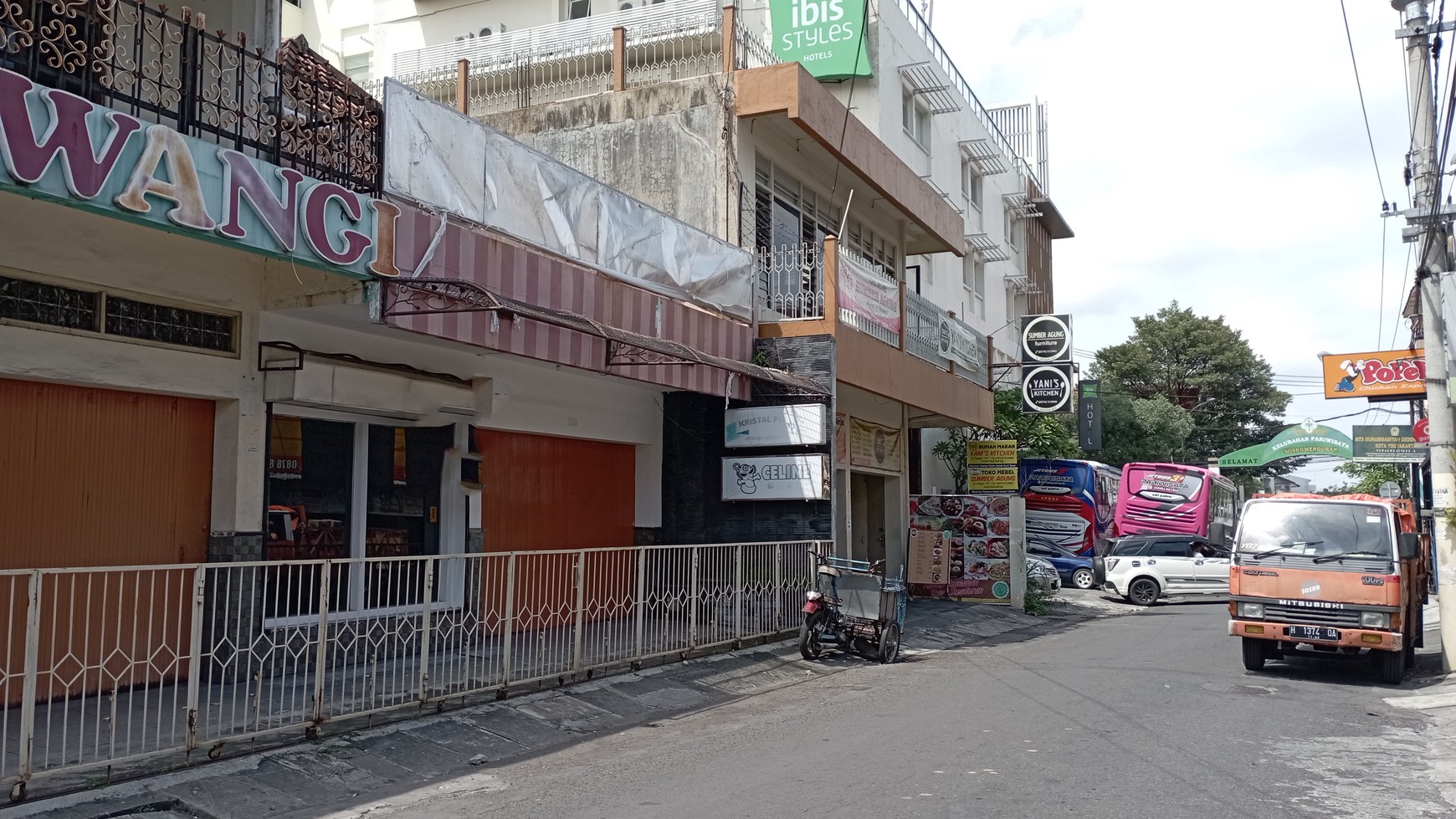 Ruko Gandeng Jalan Dagen Malioboro Yogyakarta