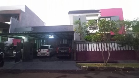 Rumah bagus dengan halaman luas dan Asri, lingkungan nyaman di Bintaro