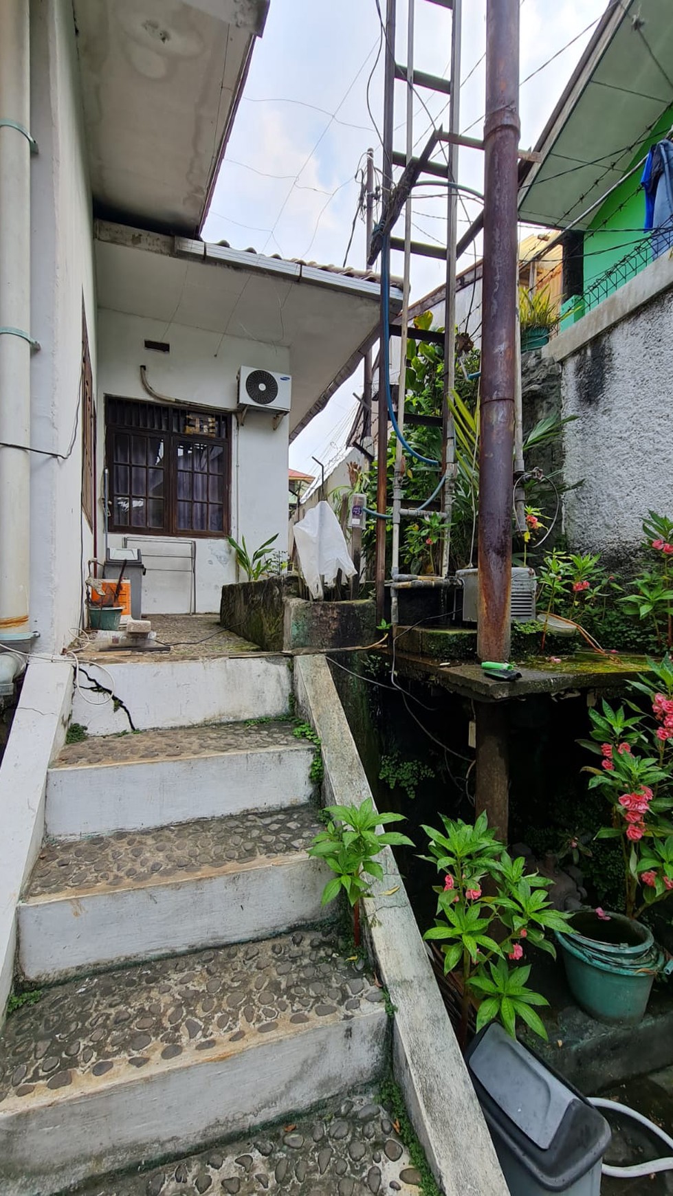 Rumah dengan Bangunan Kokoh dan Strategis @Jatipadang, Pasar Minggu