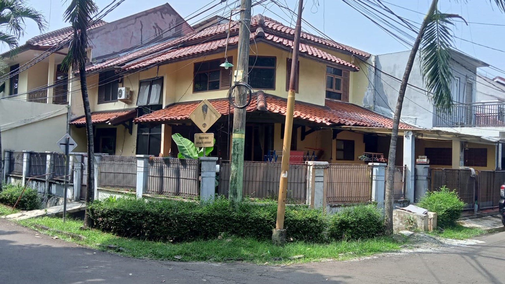 Rumah Hitung Tanah dan Lokasi Strategis @Bintaro