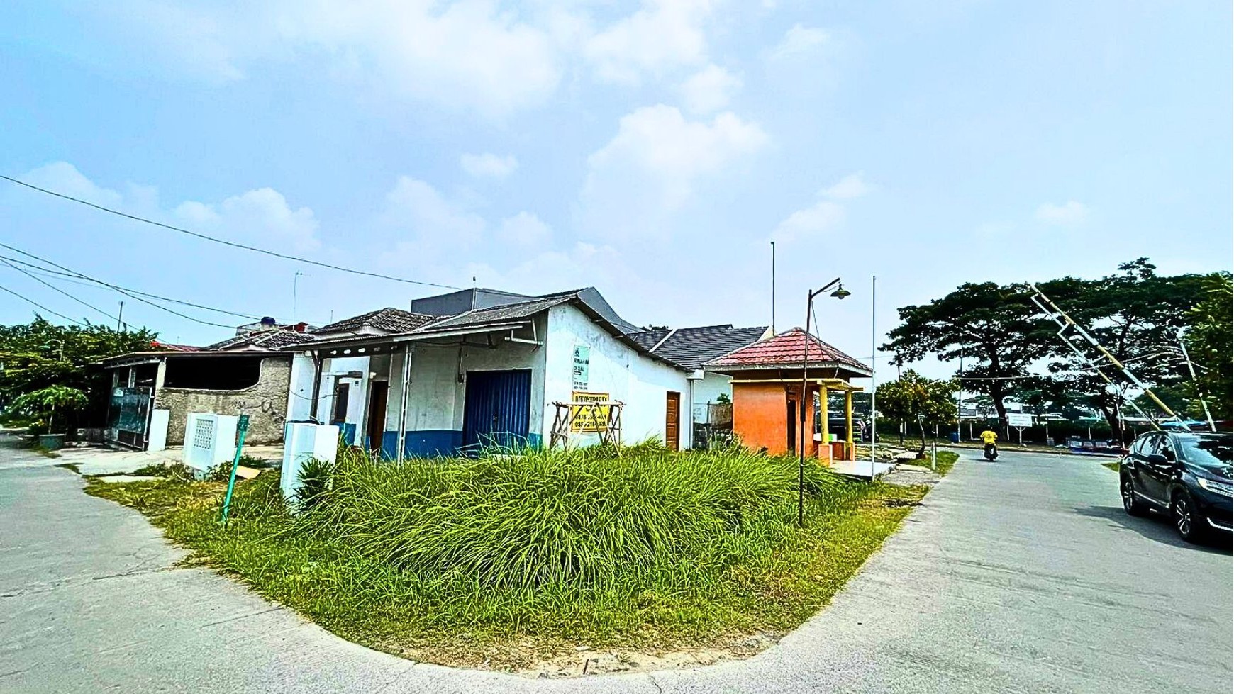 Rumah Sudut/ Hook  Dekat Danau Suana Nyaman Tenang