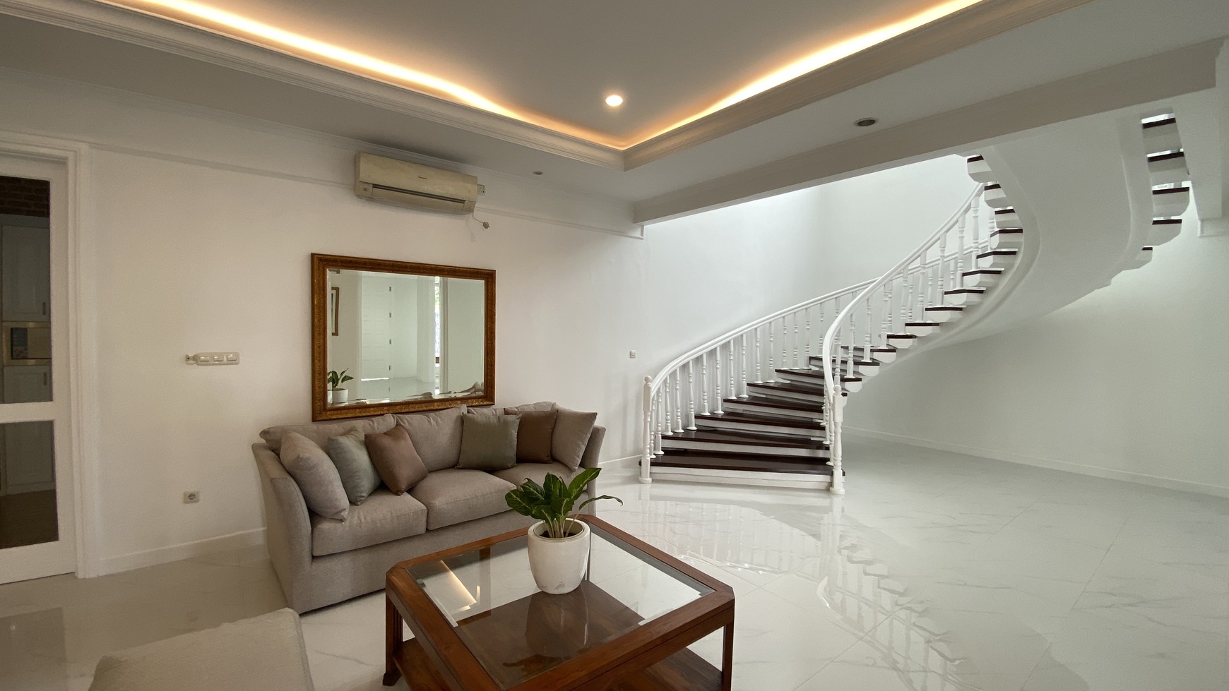 Rumah Hitung Tanah Area Cipete