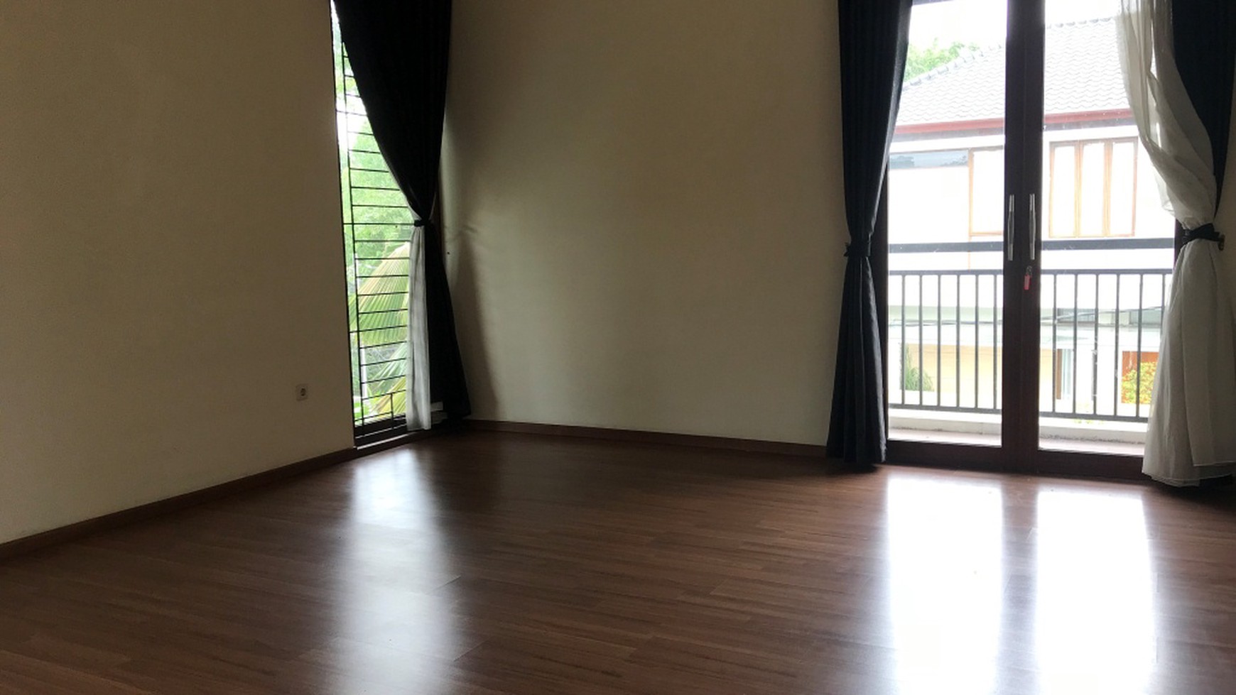 Beautiful Townhouse For Rent at Ampera