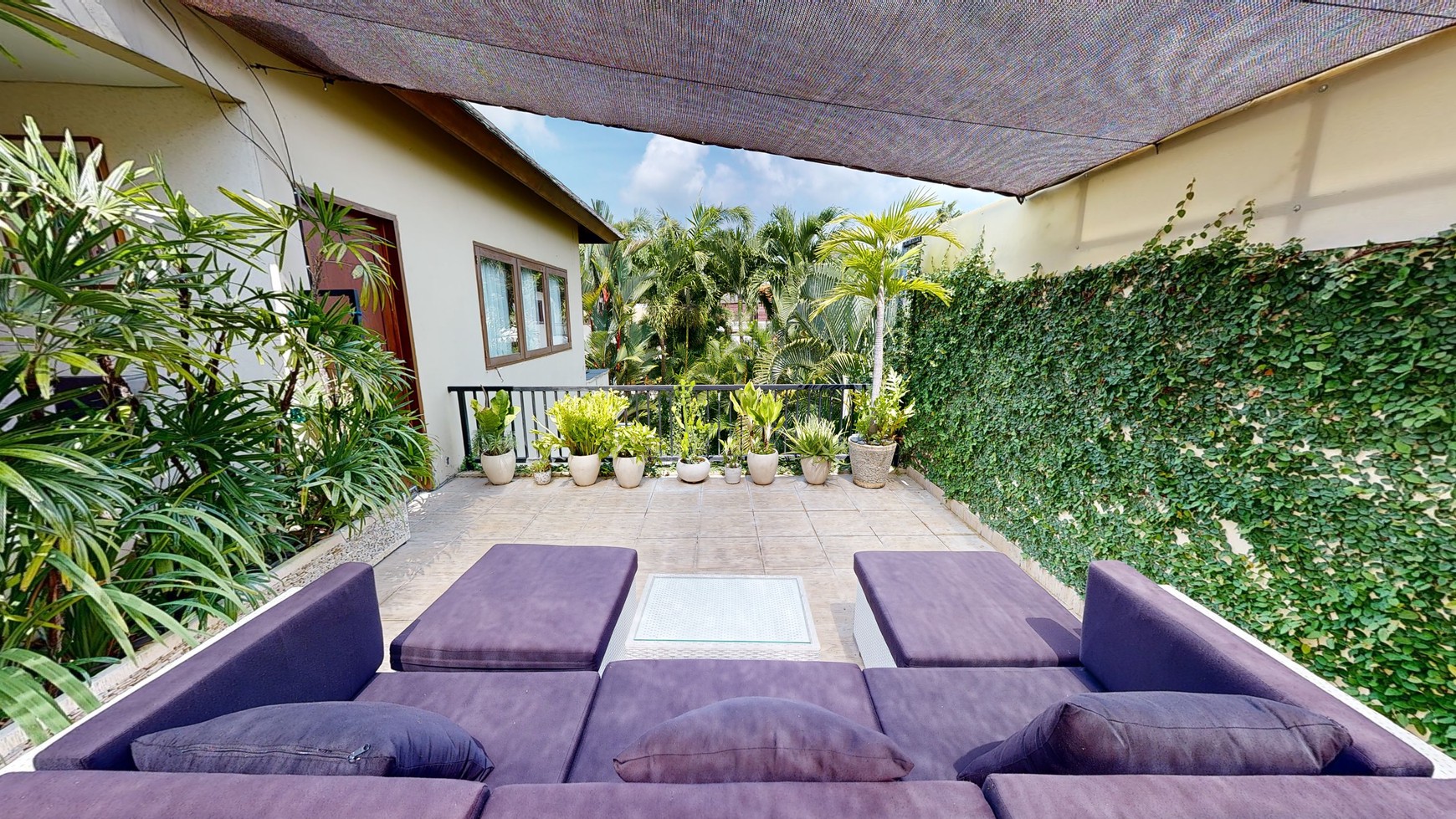 Freehold - Luxurious 2-Bedroom Tropical Villa in Premier Canggu Location