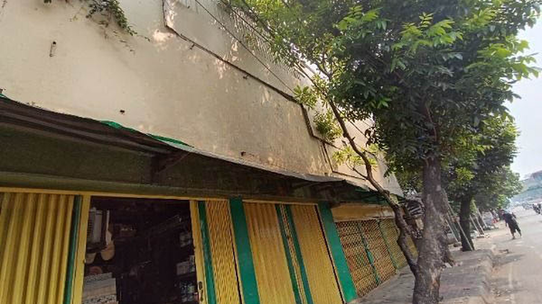 Ruko Mampang Prapatan, Jalan raya dan ramai, di bawah Njop, Jakarta Selatan