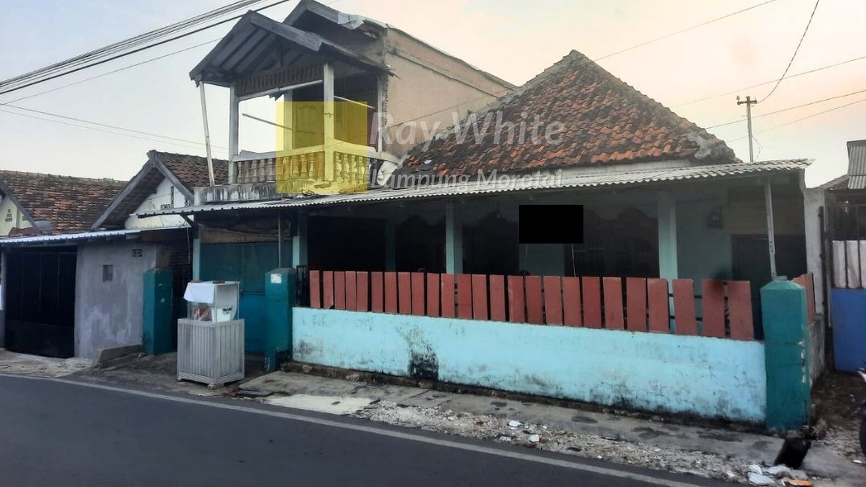 Rumah Pinggir Jalan di Jalan Pahlawan