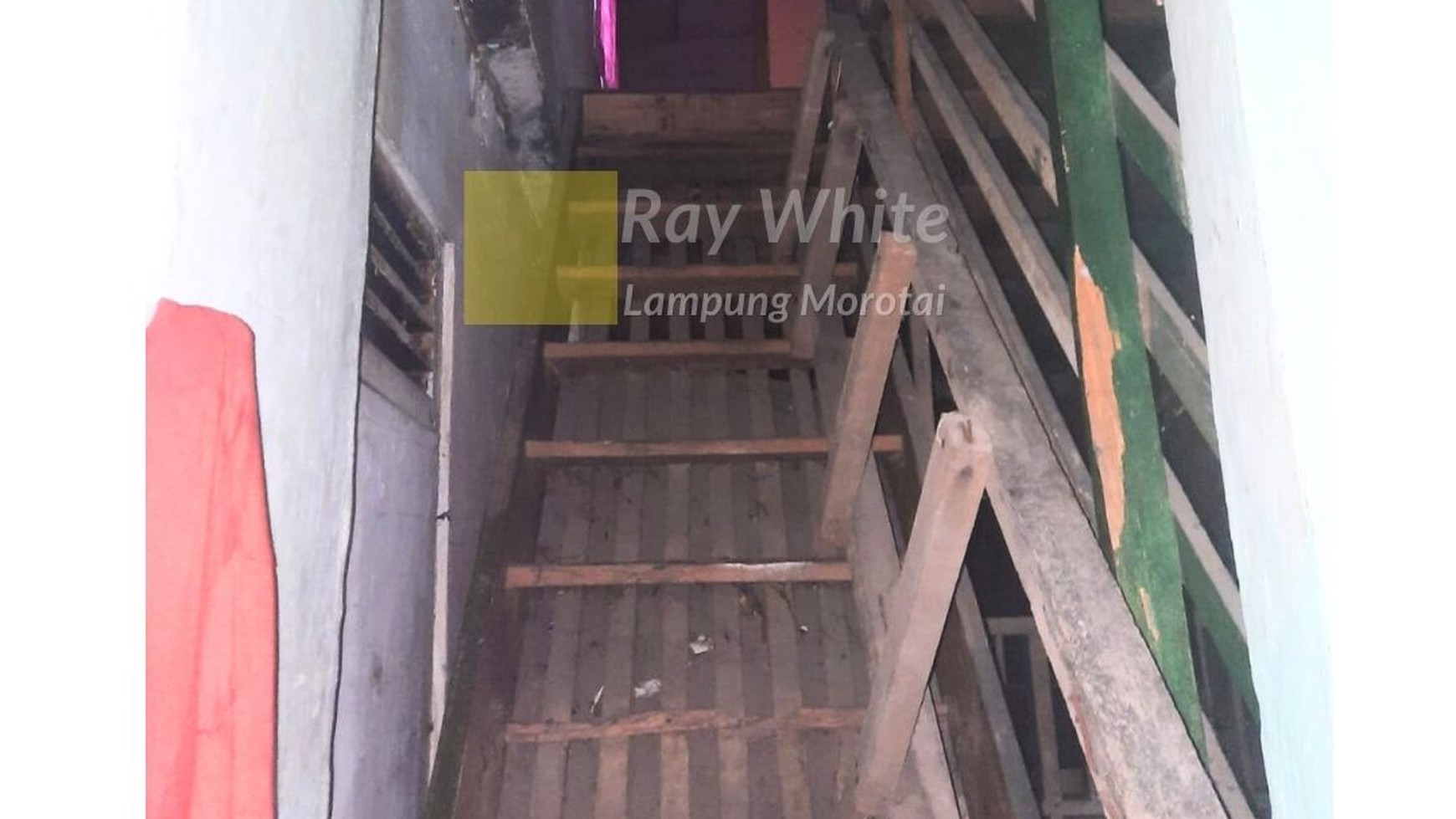 Rumah Pinggir Jalan di Jalan Pahlawan