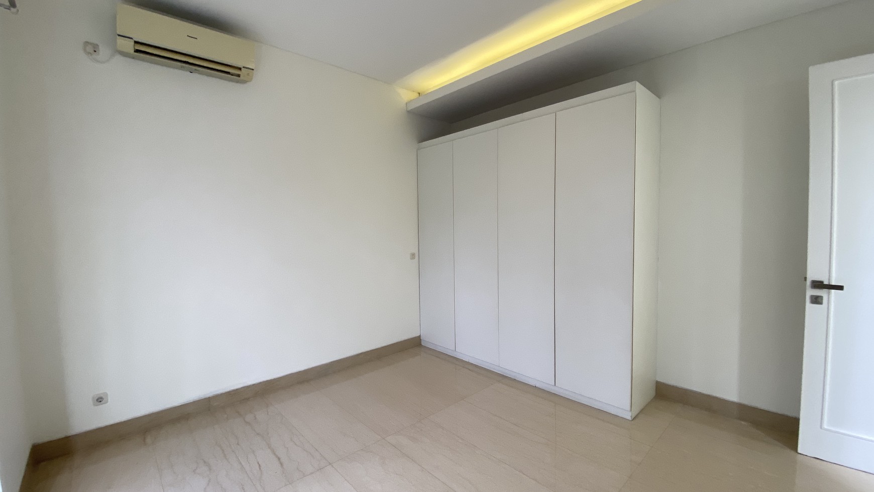 Rumah Modern Minimalist di Pejaten, Jakarta Selatan