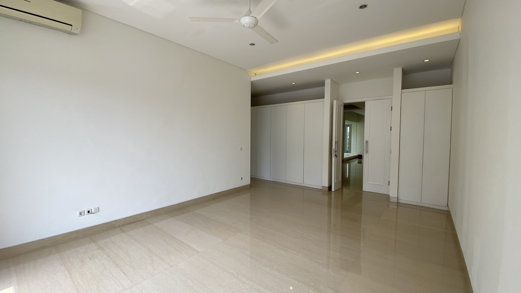 Rumah Modern Minimalist di Pejaten, Jakarta Selatan