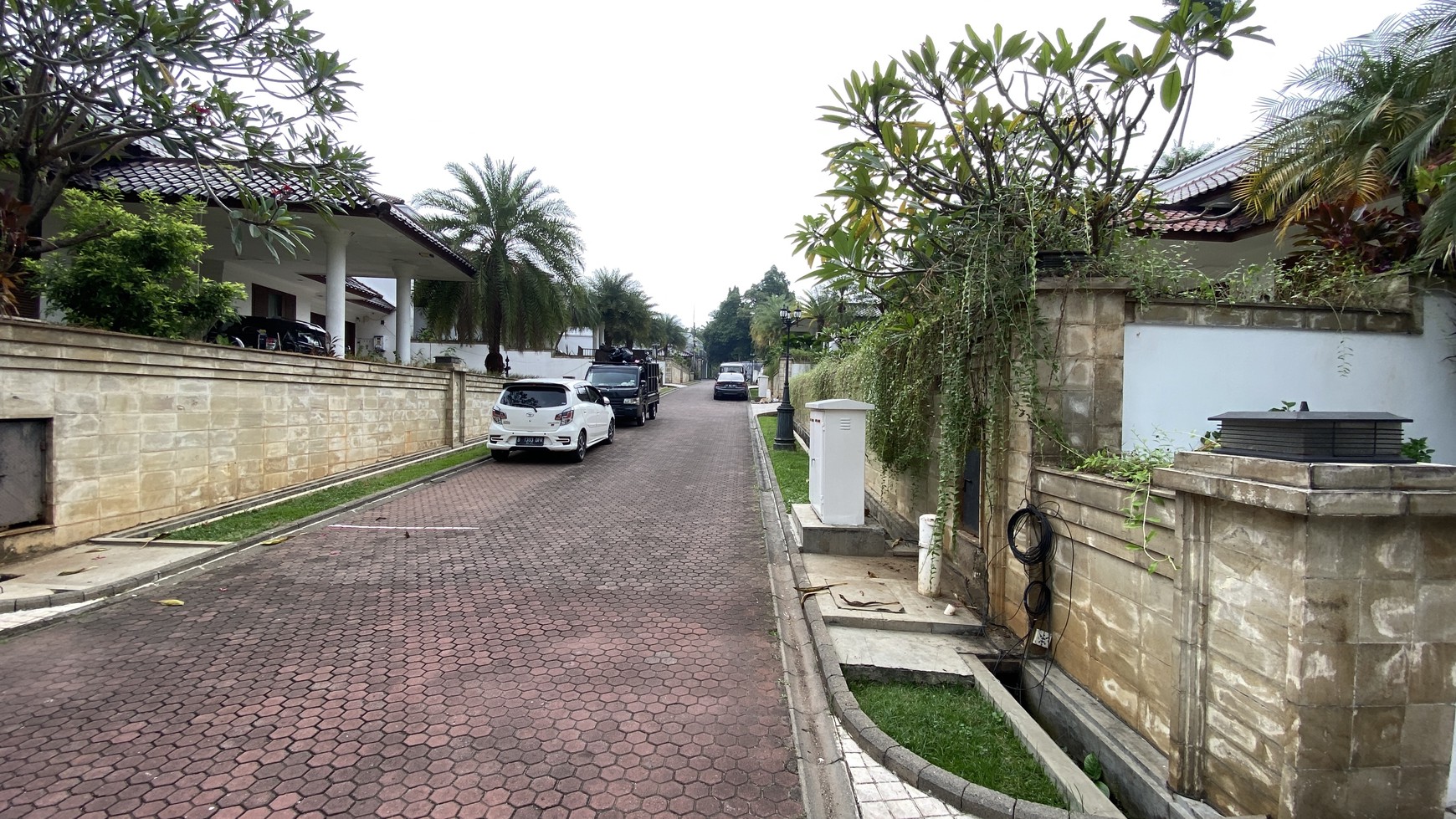 Rumah cantik siap huni di Pejaten, jakarta Selatan