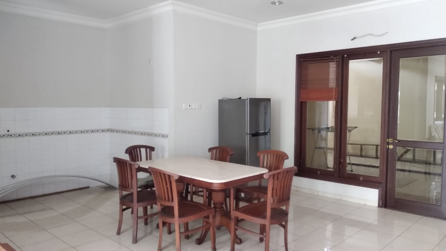 MURAH Disewakan Rumah Wisata Bukit Mas Surabaya FULL FURNISHED + Carport LUAS  Siap Huni dekat Royal Residence, Citraland, Pakuwon Mall, PTC, Supermall