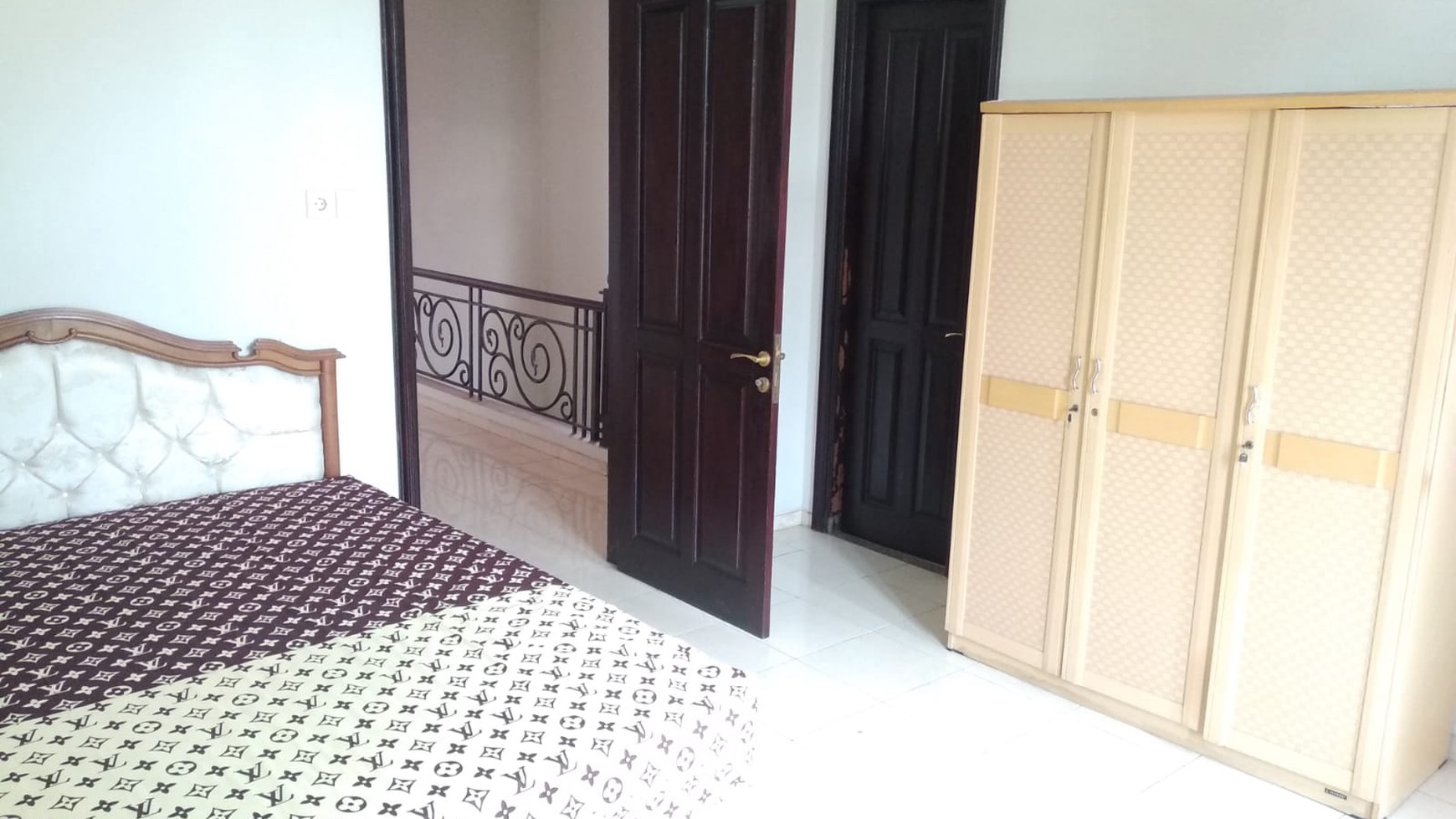 MURAH Disewakan Rumah Wisata Bukit Mas Surabaya FULL FURNISHED + Carport LUAS  Siap Huni dekat Royal Residence, Citraland, Pakuwon Mall, PTC, Supermall