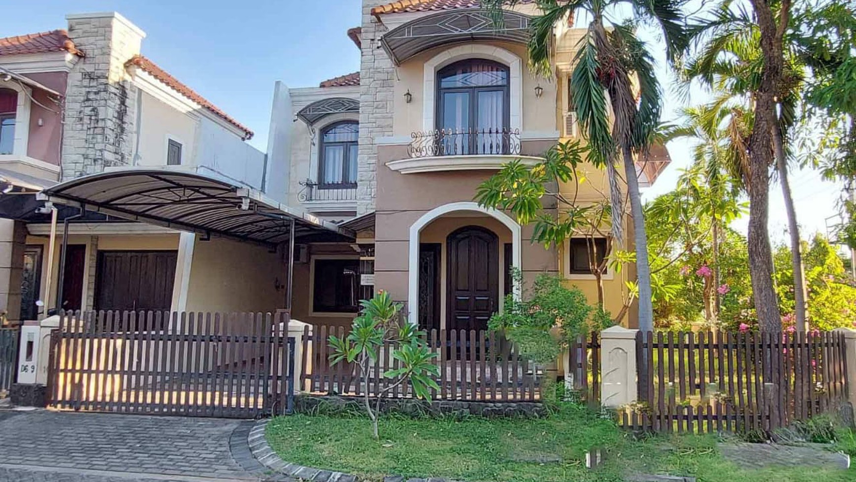 MURAH Disewakan Rumah Wisata Bukit Mas Surabaya FULL FURNISHED + Carport LUAS  Siap Huni dekat Royal Residence, Citraland, Pakuwon Mall, PTC, Supermall