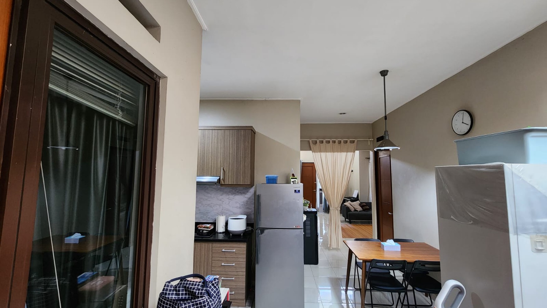 Rumah 1 1/2 lantai cantik dan siap huni di Kota Harapan Indah