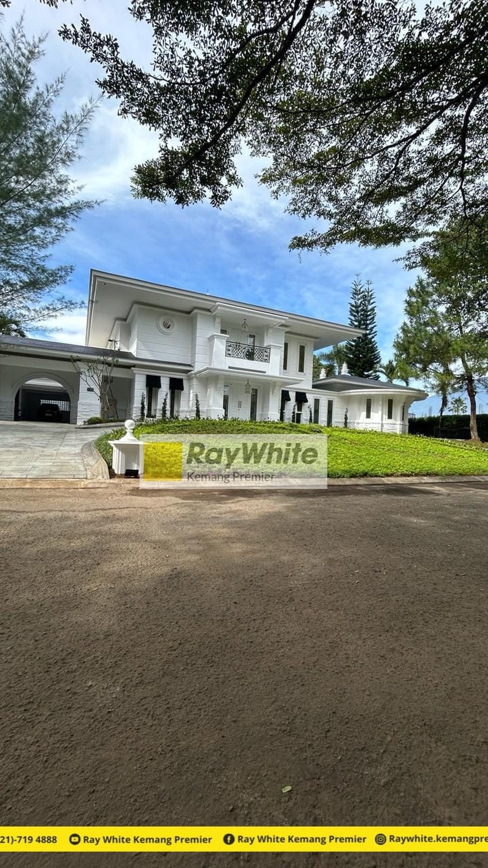 Dijual villa baru ekslusif di cluster Bunga Raya Rancamaya Golf Estate