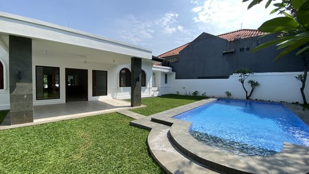 Big house with big backyard in kemang area