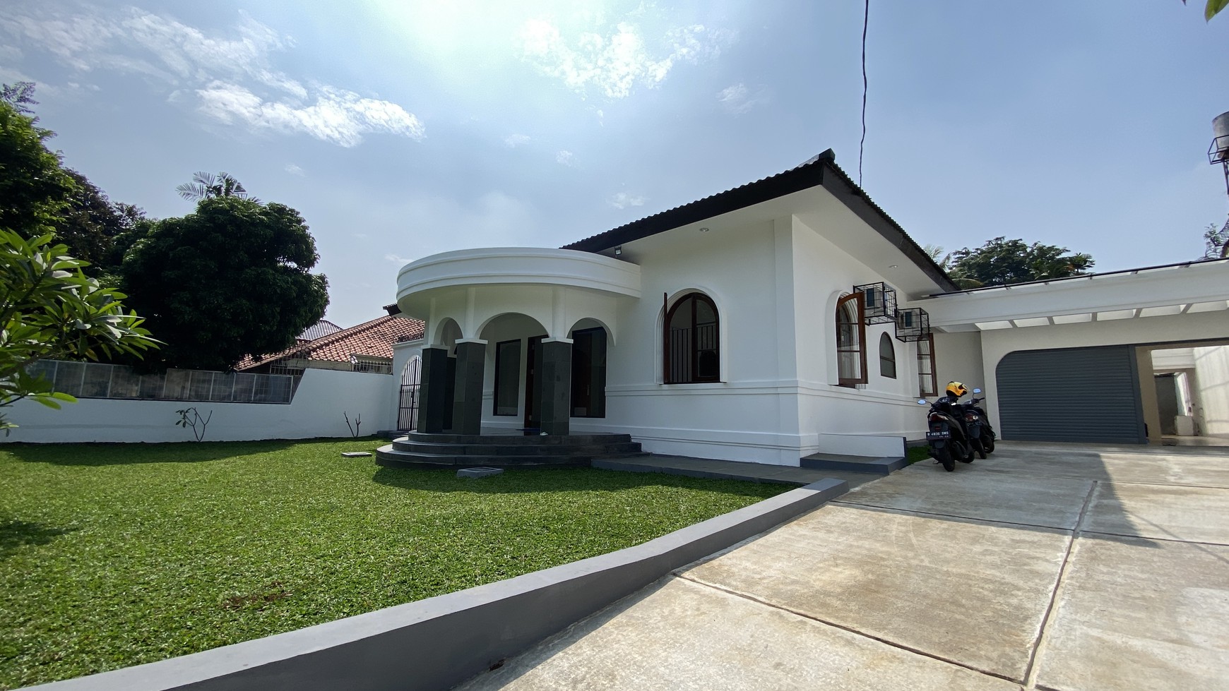 Big house with big backyard in kemang area