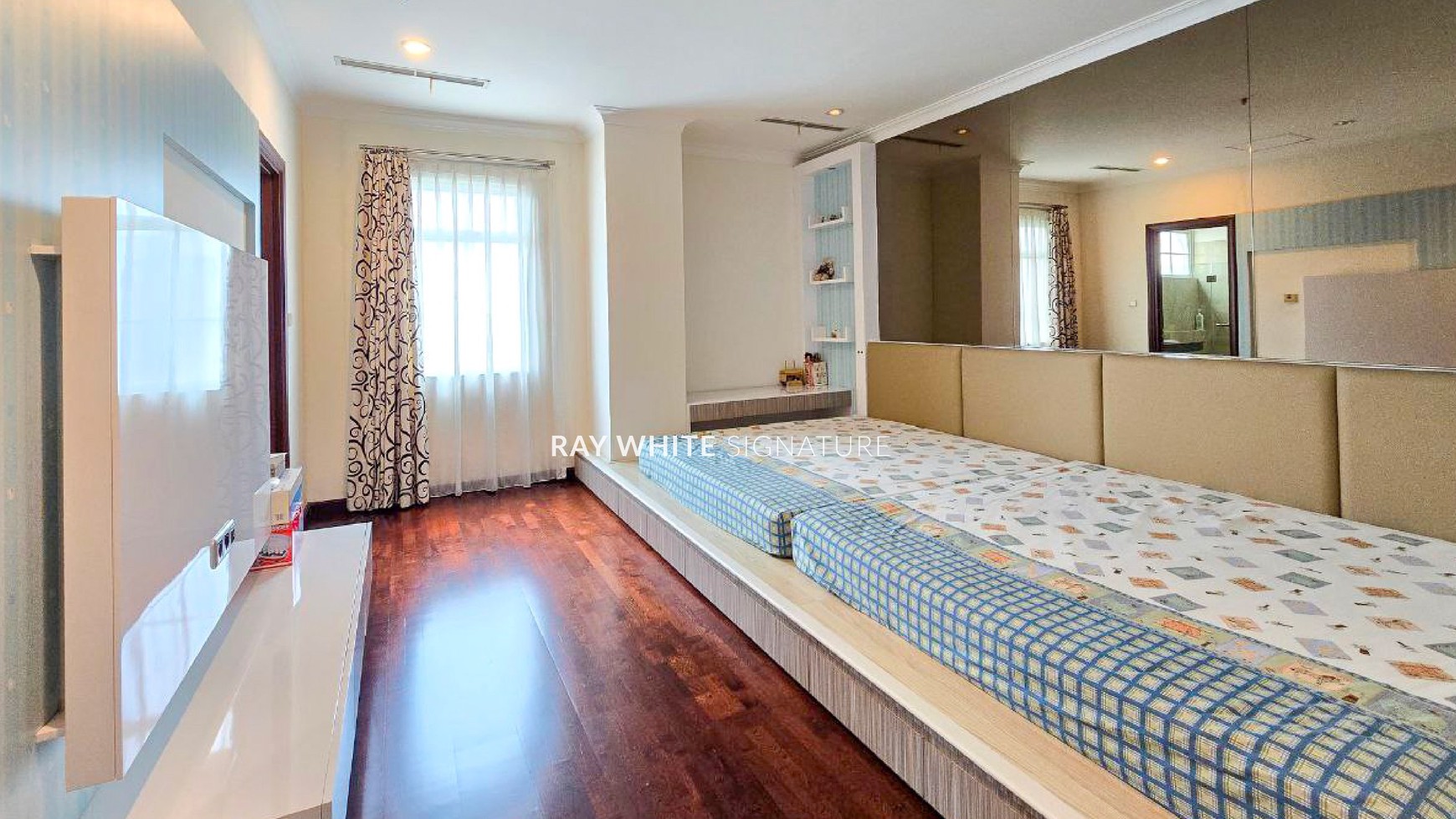 Dijual Unit Apartemen Belezza Tower Lauvre 5BR Kondisi Bagus , Mewah Di Permata Hijau 