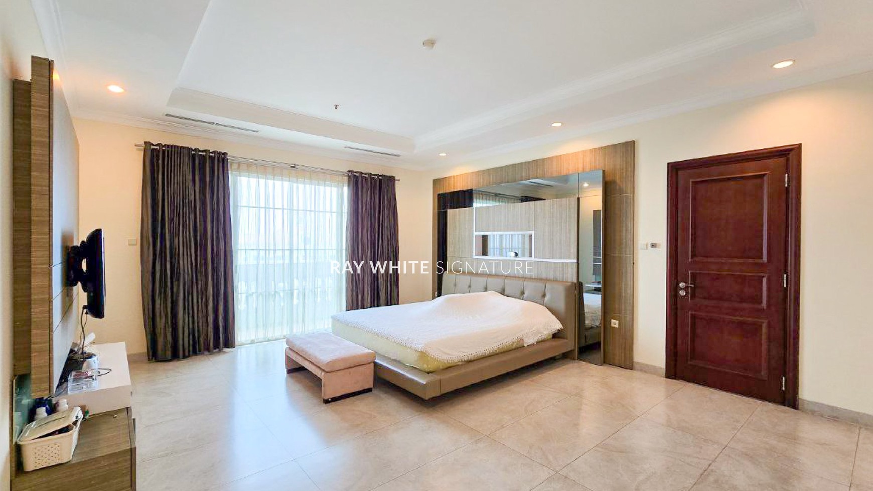 Dijual Unit Apartemen Belezza Tower Lauvre 5BR Kondisi Bagus , Mewah Di Permata Hijau 