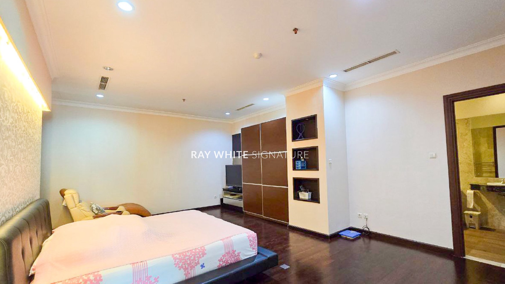 Dijual Unit Apartemen Belezza Tower Lauvre 5BR Kondisi Bagus , Mewah Di Permata Hijau 