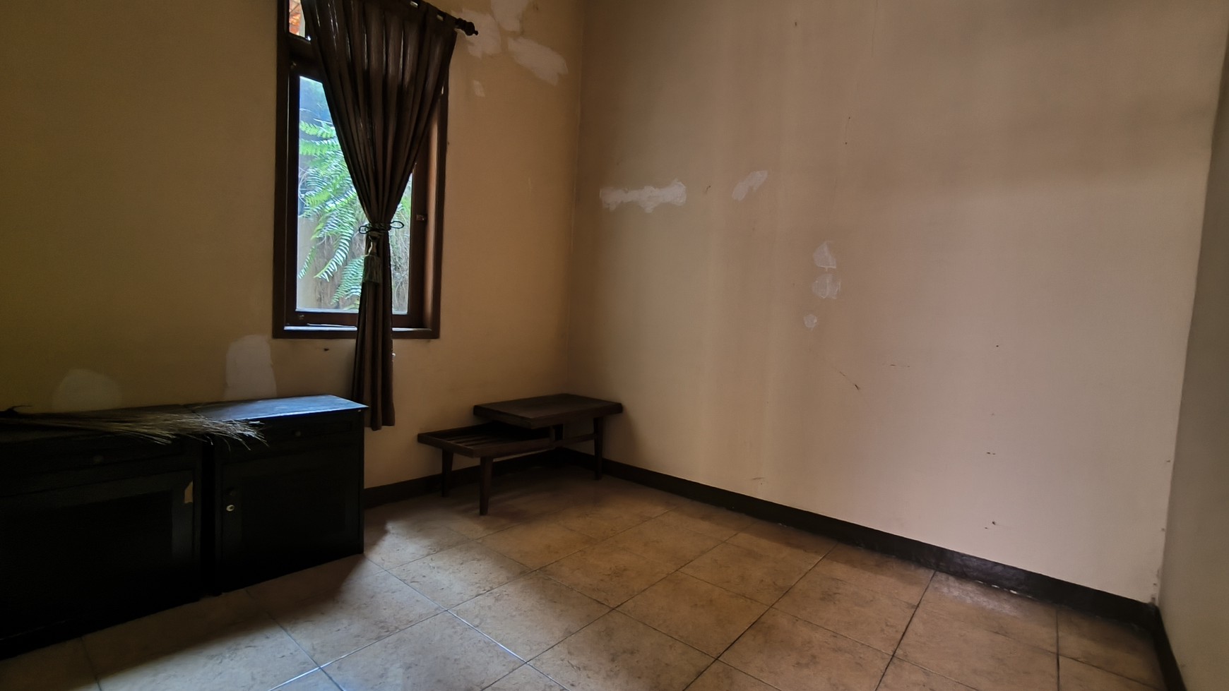 Rumah Siap Huni di Pondok Benda, Pamulang, Tangerang Selatan, Luas, Open Space, ada taman di samping dan depan rumah - DIJUAL CEPAT