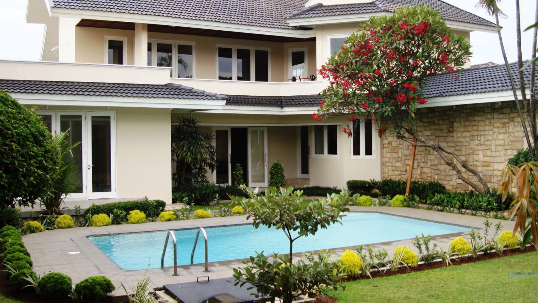 Rumah Hitung Tanah Area Cipete