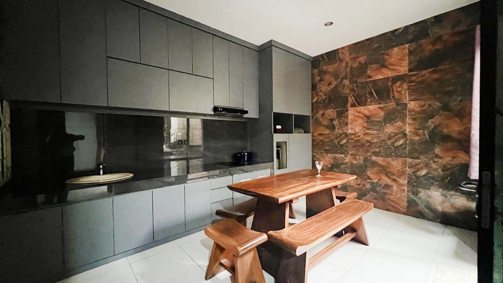 Rumah Hitung Tanah Area Cipete