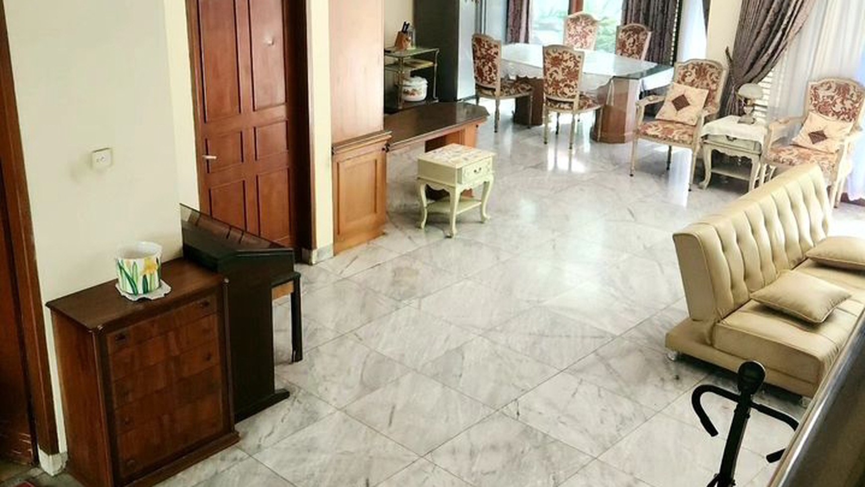 Dijual  Rumah  Asri  Murah  view danau Villa Cibubur Indah Jakarta Timur