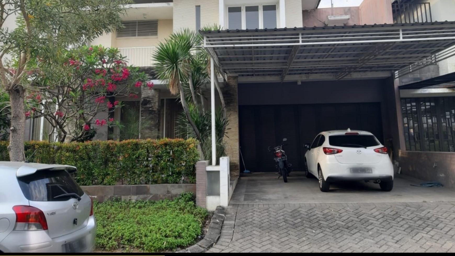 MURAH Luas 432 m2 Rumah Royal Residence Wiyung Surqbaya Cluster TerDEPAN Mewah Garasi Carport 4 Mobil Dekat Pakuwon Mall