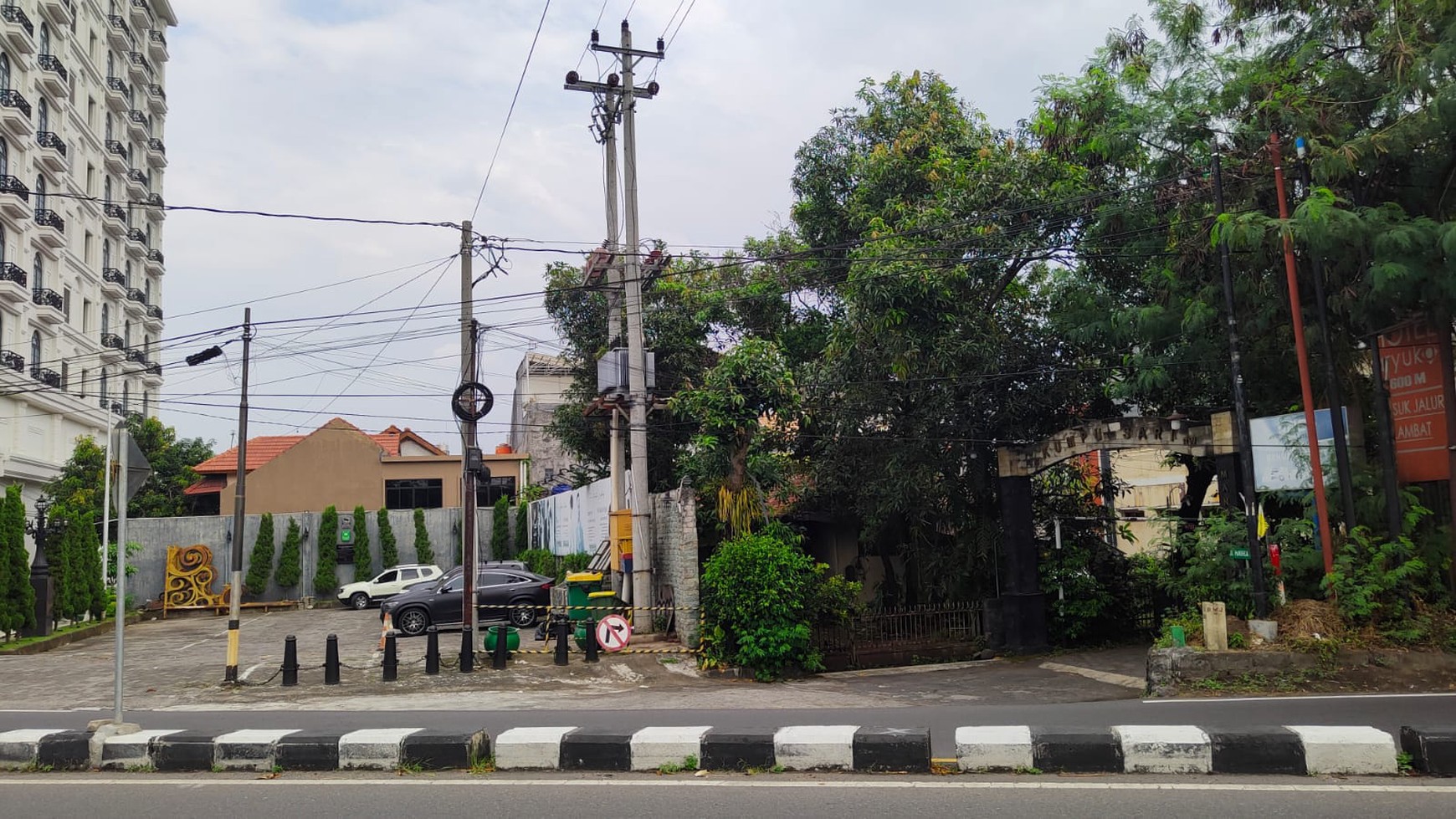 Tanah Bonus Rumah Lokasi Strategis Dekat Hotel Lafayette Ring Road Utara 