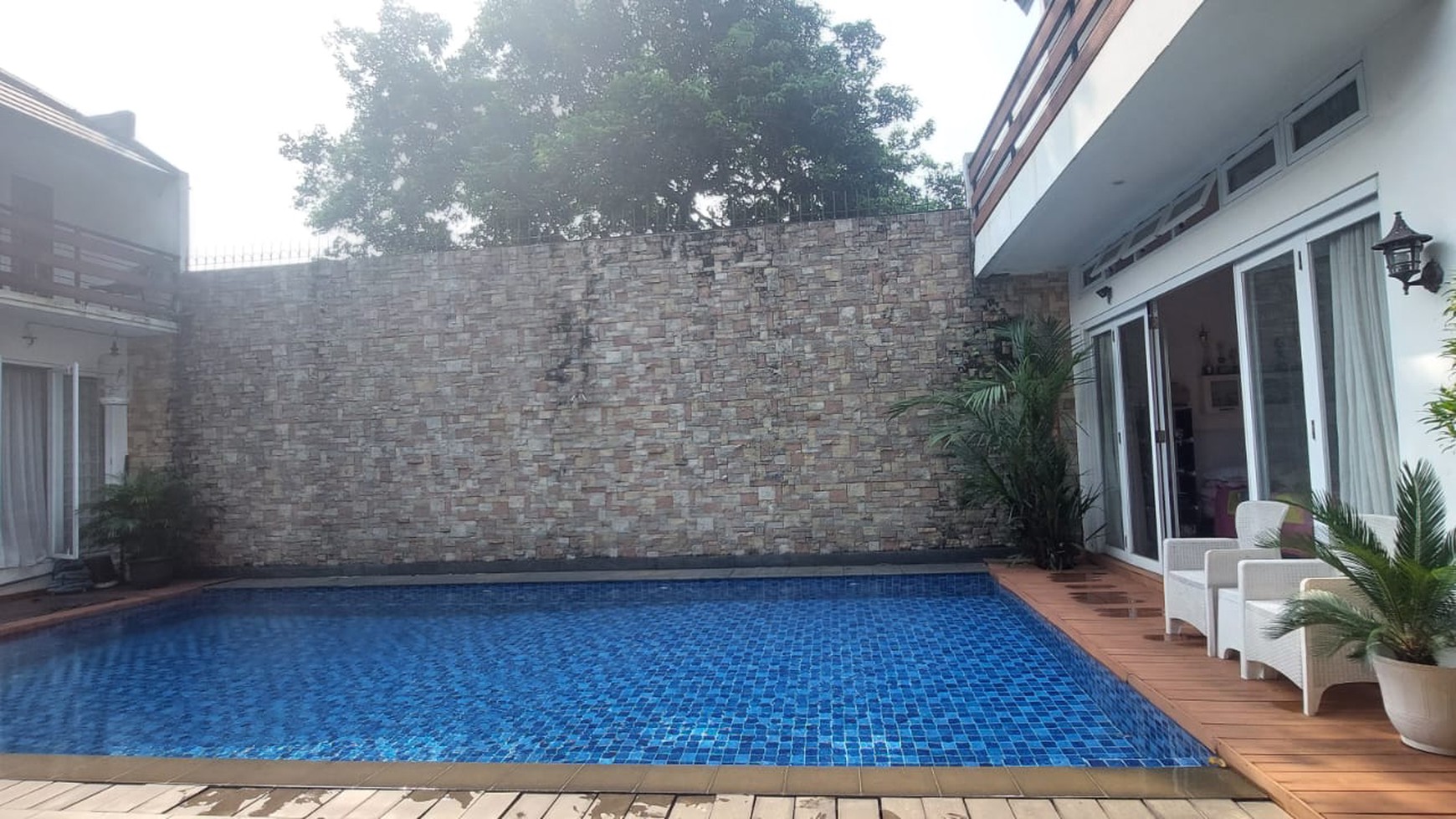 Rumah Impian dengan Kolam Renang di Bintaro