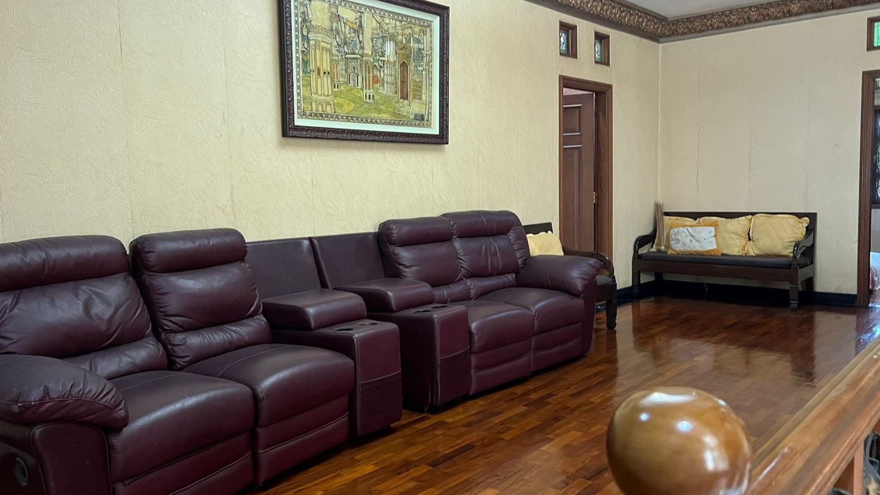 DIjual Semi Furnish Rumah Mewah dan Luas di JL. Durian Raya Jagarkasa, Jakarta selatan dengan Kolam Renang 