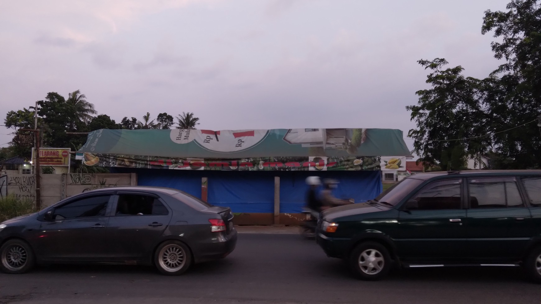 Kavling tanah  luas di pinggir jalan raya setu dekat pasar setu hekasi harga nego