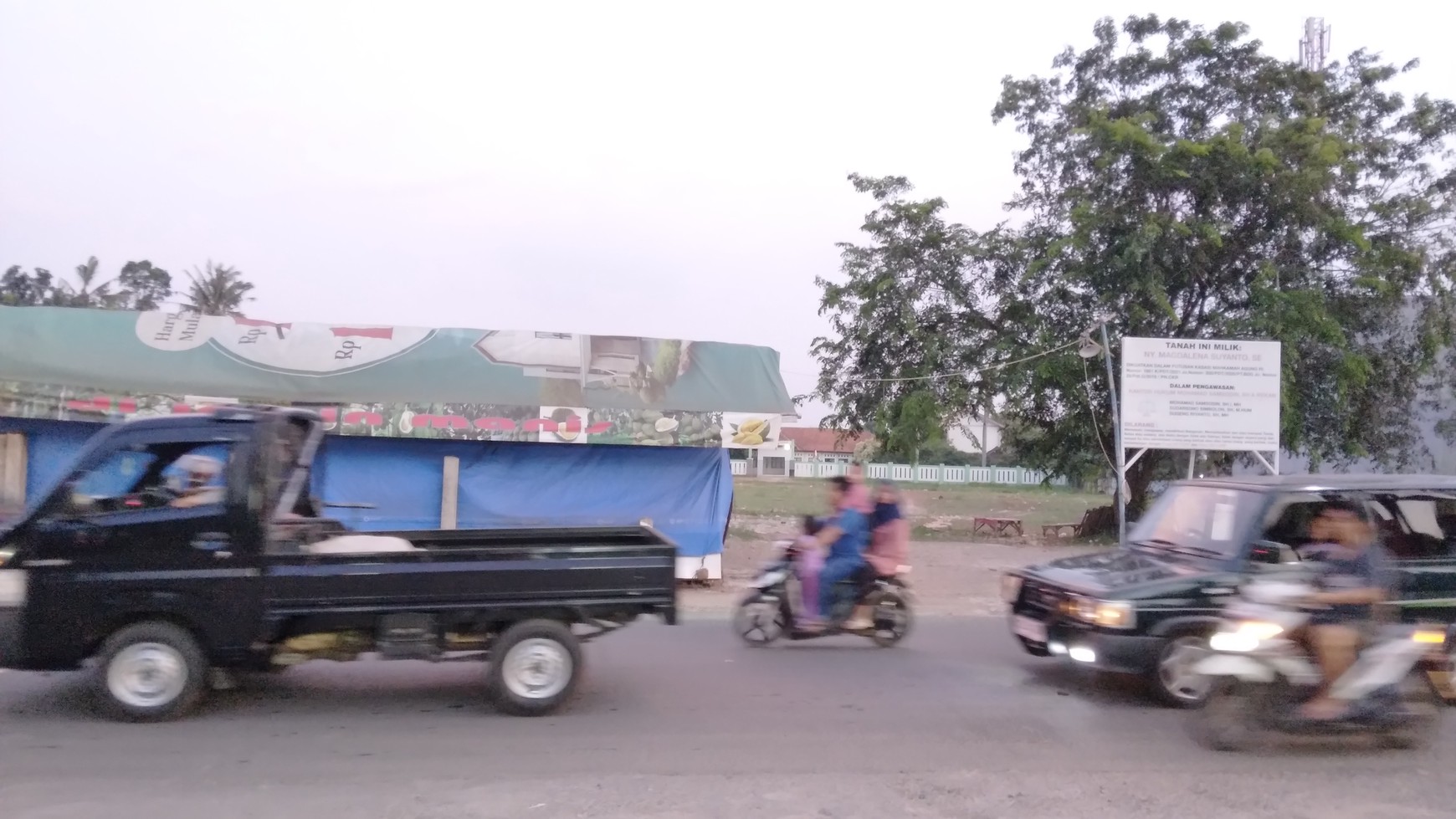 Kavling tanah  luas di pinggir jalan raya setu dekat pasar setu hekasi harga nego